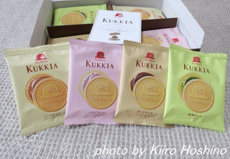 赤い帽子クッキア、箱と中身 赤い帽子クッキア、箱と中身